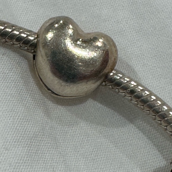 Pandora Moments Hearts clasp snake chain bracelet ST LUCIA CHARM - Picture 11 of 12
